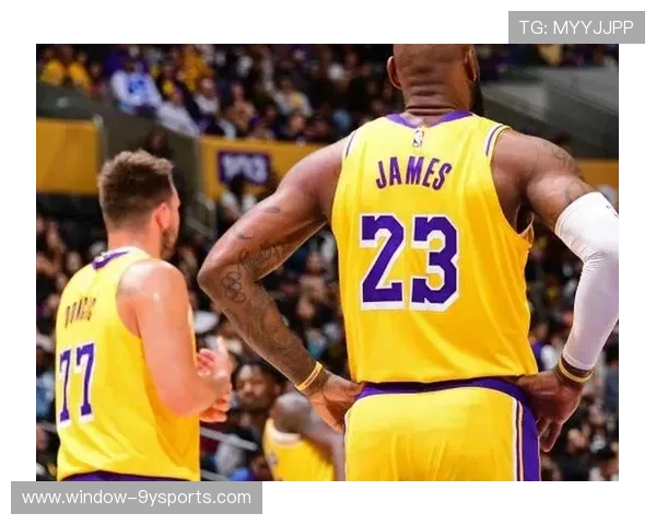 NBA季后赛焦点：詹姆斯领衔湖人逆袭勇士，杜兰特带领太阳力克掘金