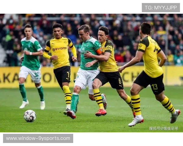 德甲联赛最新动态：多特蒙德与拜仁慕尼黑的冠军之争愈发激烈