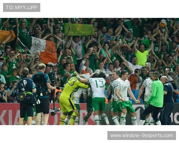 欧洲豪门鏖战欧冠小组赛，球星争夺金靴引球迷热议