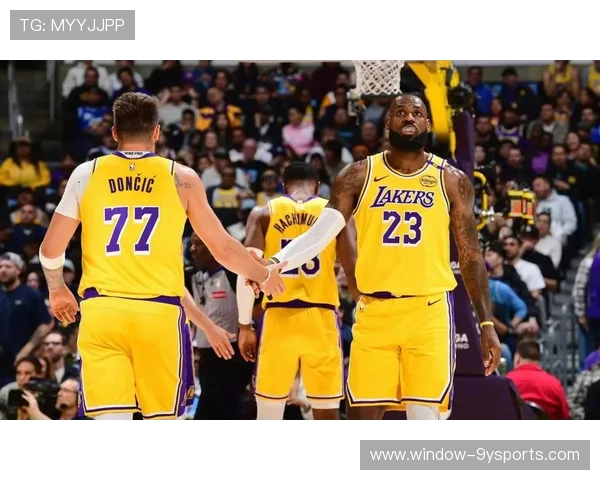 湖人逆转勇士迎连胜 詹姆斯助攻破千场引热议